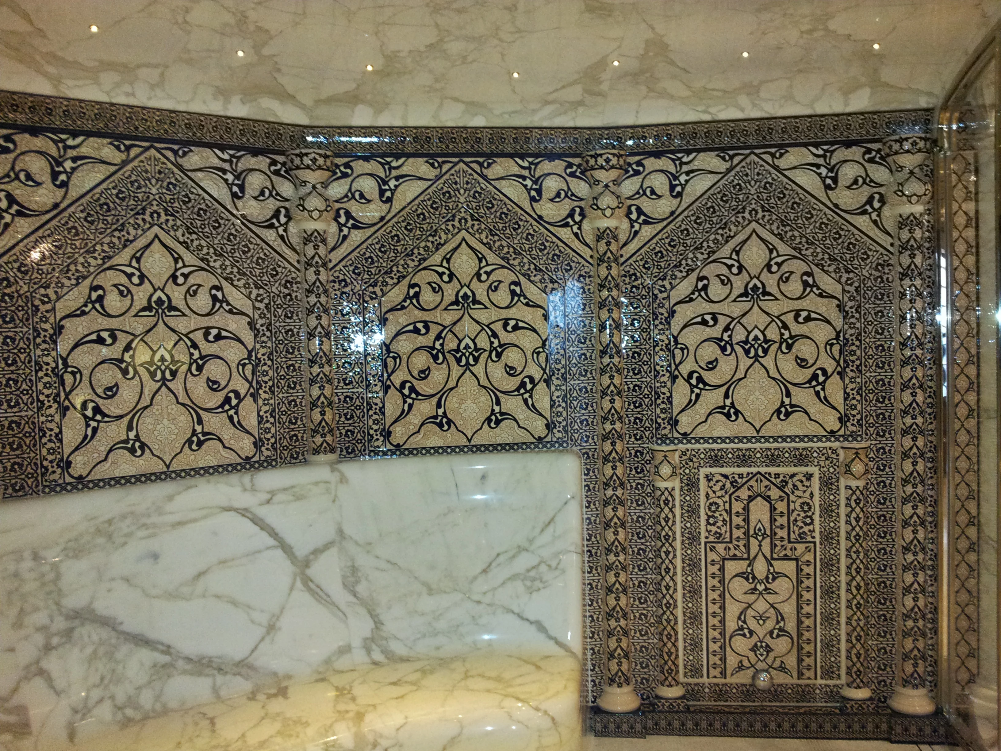Iznik Tile Panel | Seljuk Style, 12th Century - Private Collection 40x160 cm - Image 3